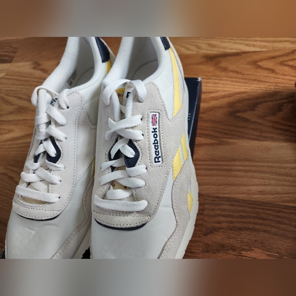 Reebok CL Nylon - Picture 16 of 17